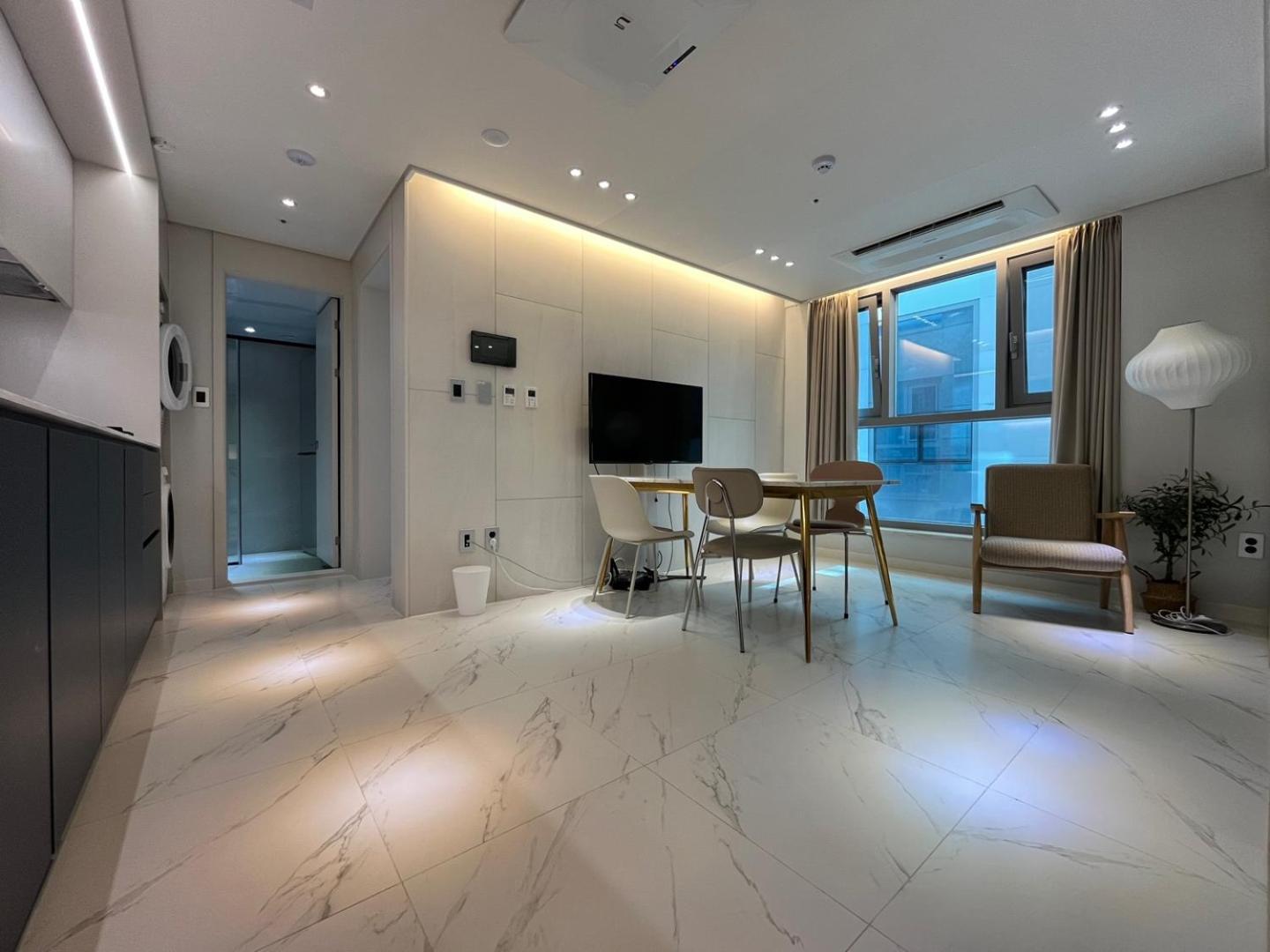 2023 New Build, Super Neat Full Option Apartemen
